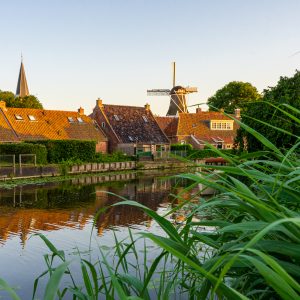 Zonsondergang-in-Winsum-bij-het-water
