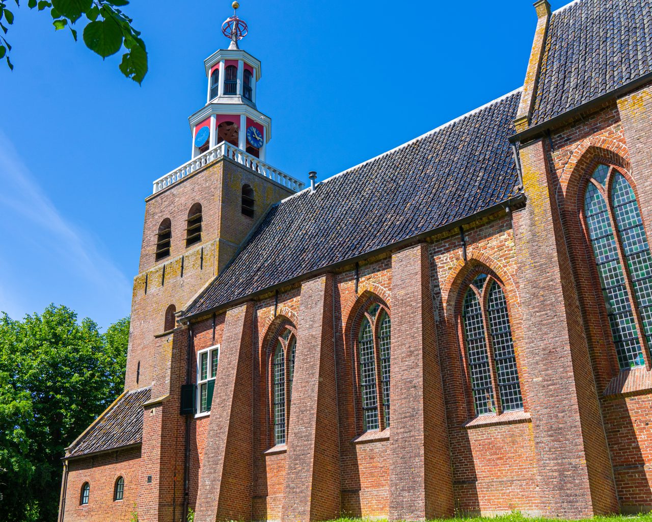 Petruskerk-Pieterburen-tijdens-Pieterpad