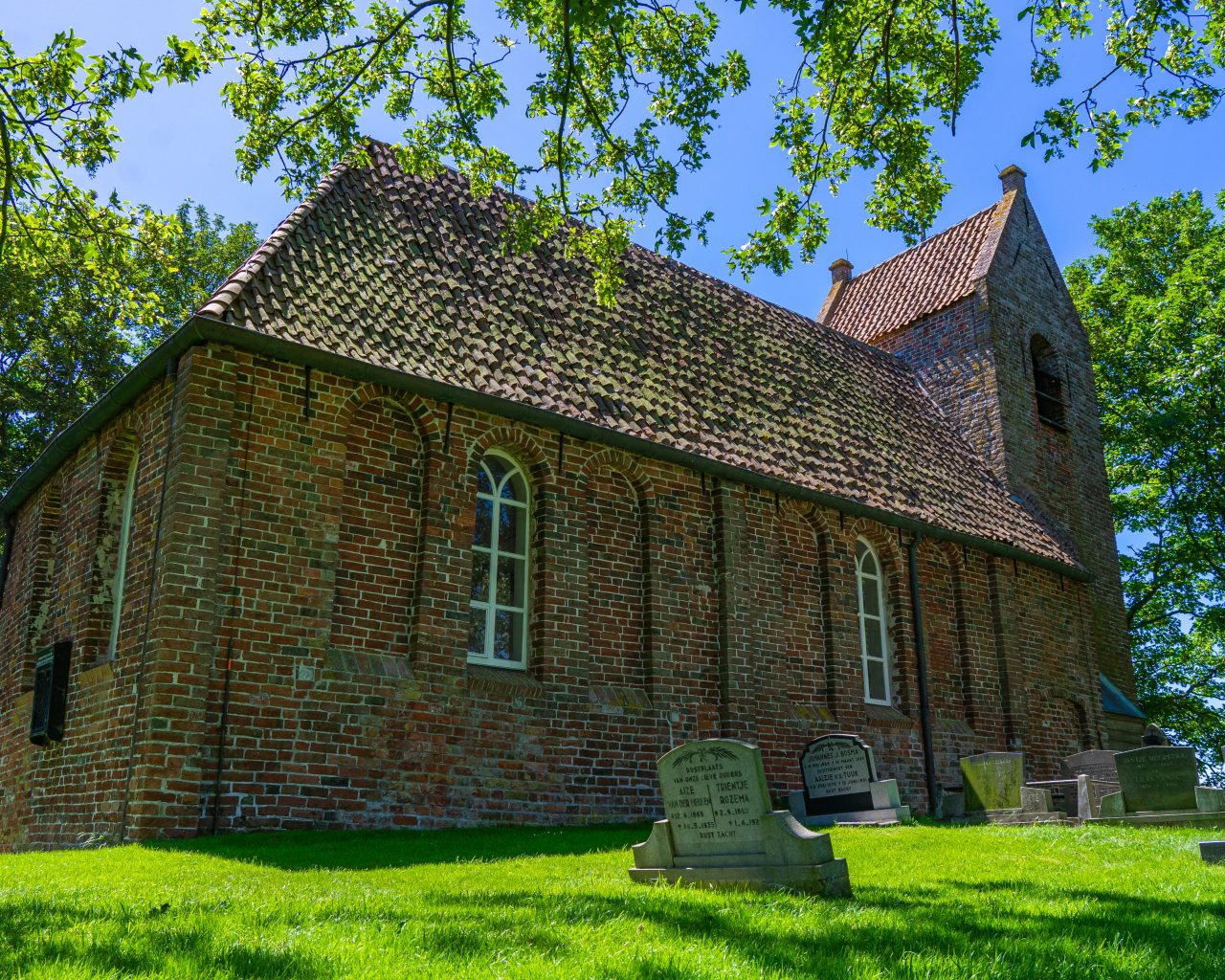 Hervormde-kerk-Oostum-Groningen