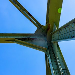 IJzeren-brug-over-treinspoor-bij-Glimmen