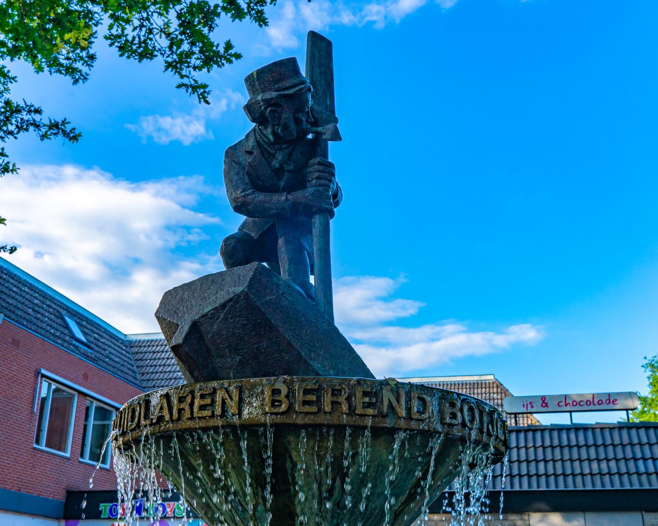 Standbeeld-van-Berend-Botje-Zuidlaren