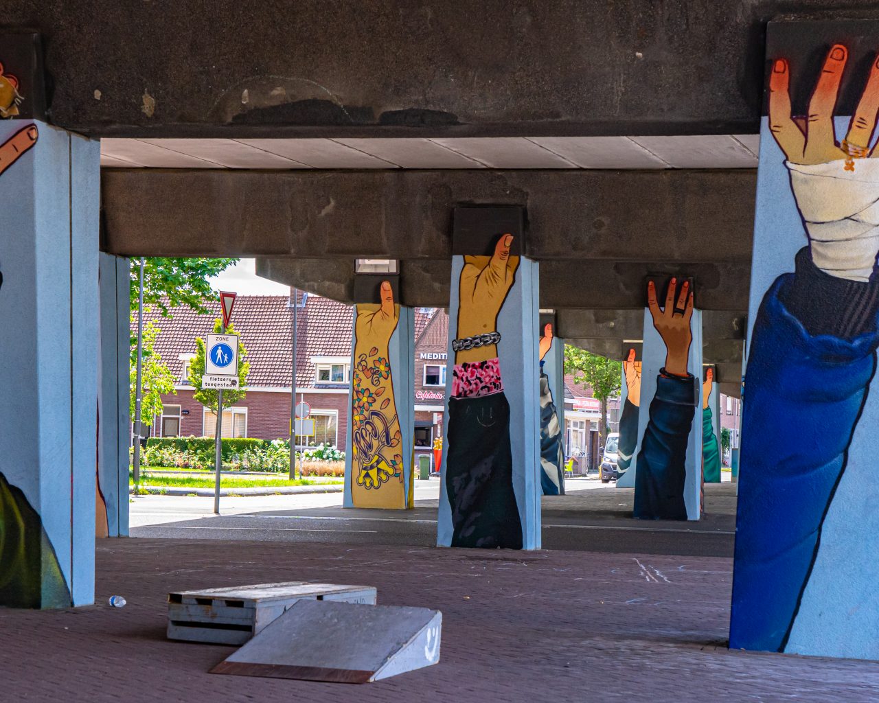 Handen-graffiti-onder-viaduct-Beukenlaan-Eindhoven