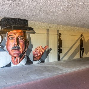 Silly-Walks-tunnel-in-Eindhoven