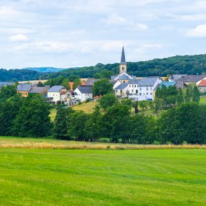 Uitzicht-vanaf-wandelpad-op-Herborn-dorp