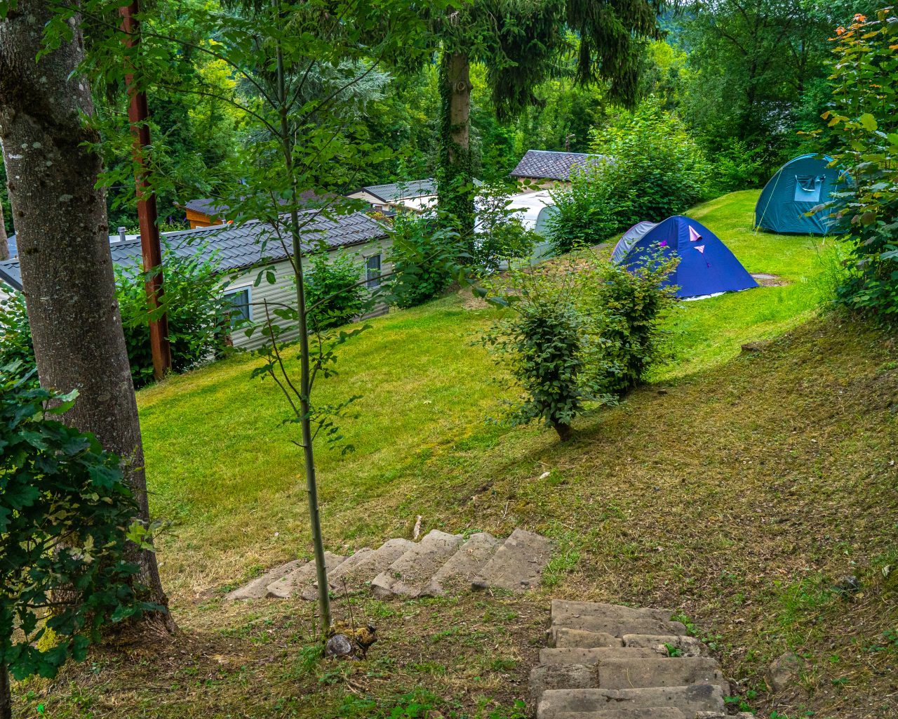 Uitzicht-over-tenten-op-camping-officiel-echternach