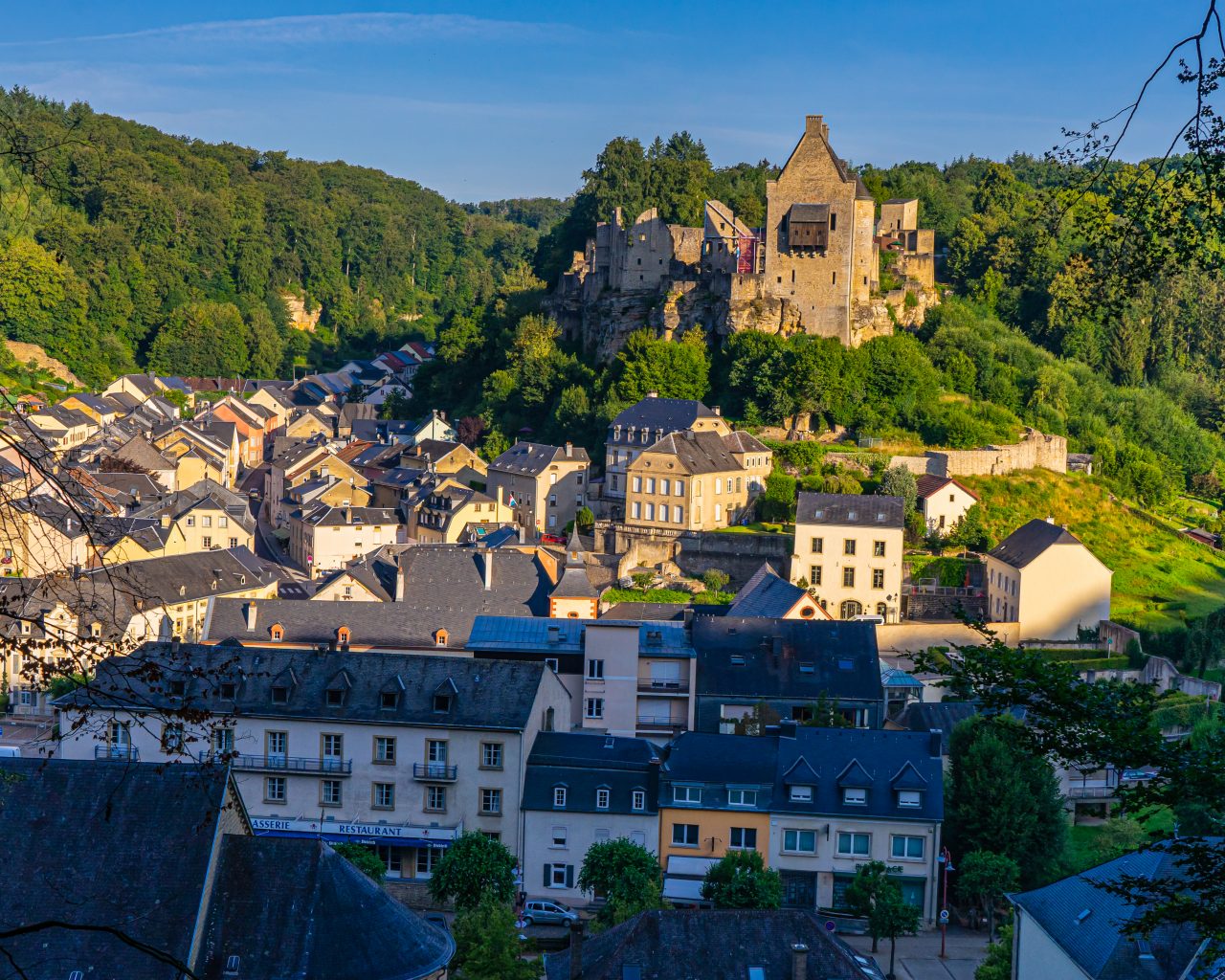 Larochette-van-bovenaf-tijdens-zonsopkomst-Mullerthal-Trail