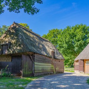 Straatje-met-traditionele-huizen-Orvelte