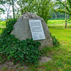Joodse-begraafplaats-tijdens-wandelen-bij-Coevorden