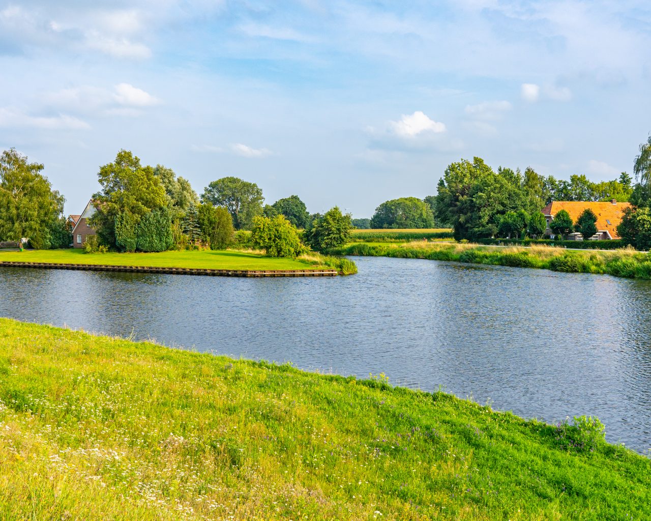 Rivier-de-Vecht-oversteken-tijdens-Pieterpad-etappe-8