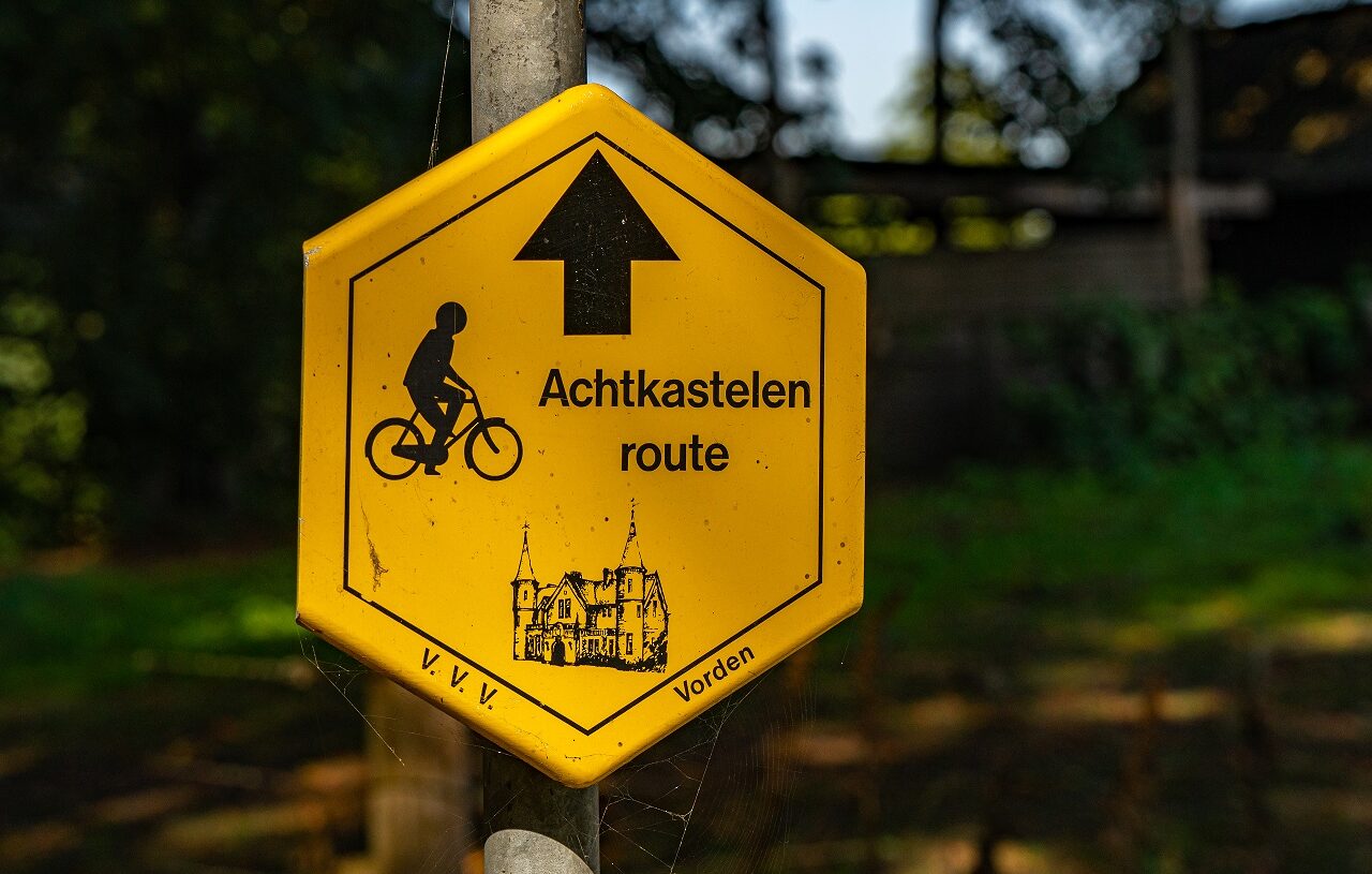 Geel-bord-Achtkastelenroute-Vorden