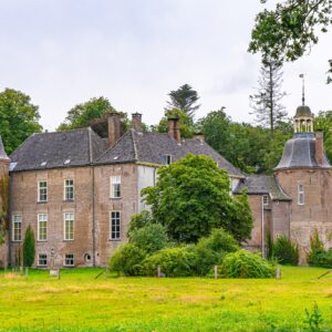Kasteel-hackfort-tijdens-wandeling-gele-route