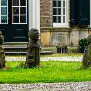 beelden-in-voortuin-landgoed-Kieftskamp