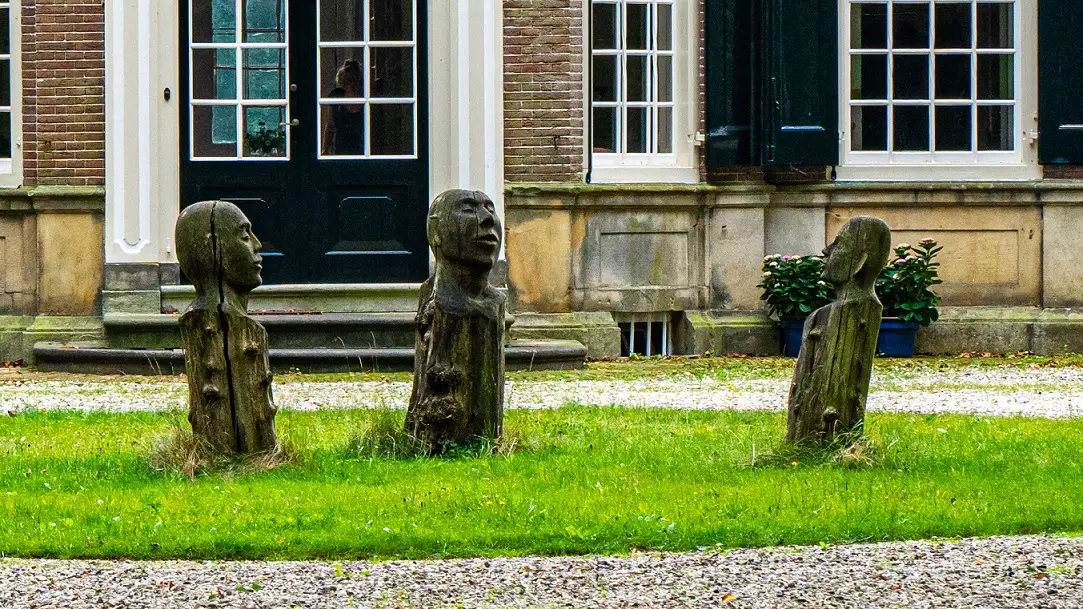 beelden-in-voortuin-landgoed-Kieftskamp