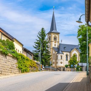 Schattig-kerkje-in-Herborn-Mullerthal-Trail-1