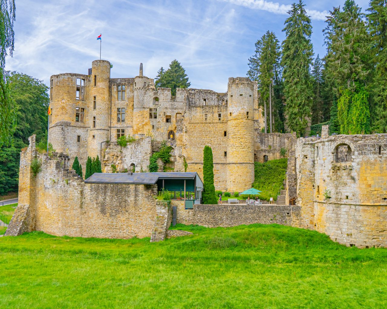 Kasteel-Beaufort-in-Luxemburg-tijdens-Mullerthal-wandelen