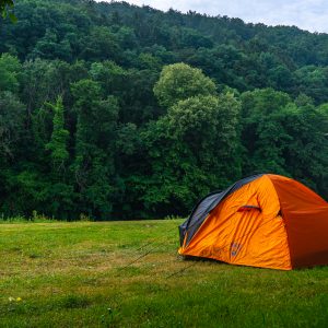 Tent-aan-rivieroever-Sure-camping-Born