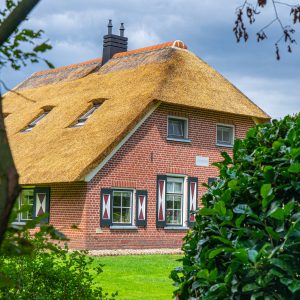 Boerderij-Lemele-met-dramatische-lucht