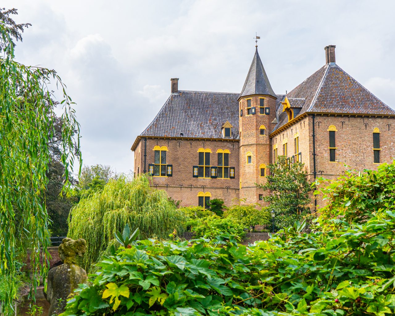 Pieterpad-etappe-13-kasteel-Vorden-met-groene-natuur