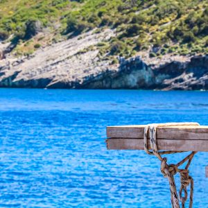 Springplank-cliffjump-Porto-Roxa-Beach-Zakynthos