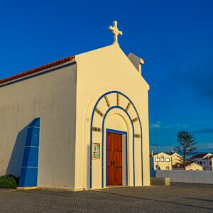 kerk-op-klif-zambujeira-do-mar