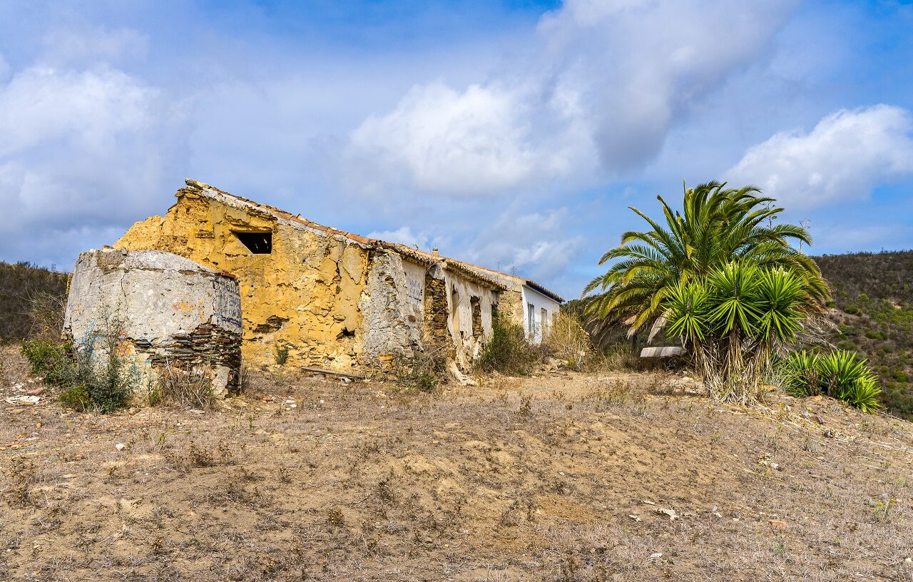 Historical-trail-verlaten-boerderij-ruines