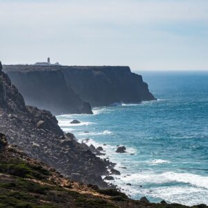 uitzicht-op-kliffen-en-vuurtoren-cabo-de-sao-vicente