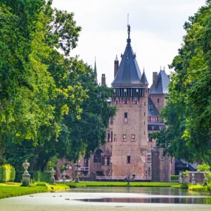uitzicht-op-kasteel-de-haar-vanaf-vijver