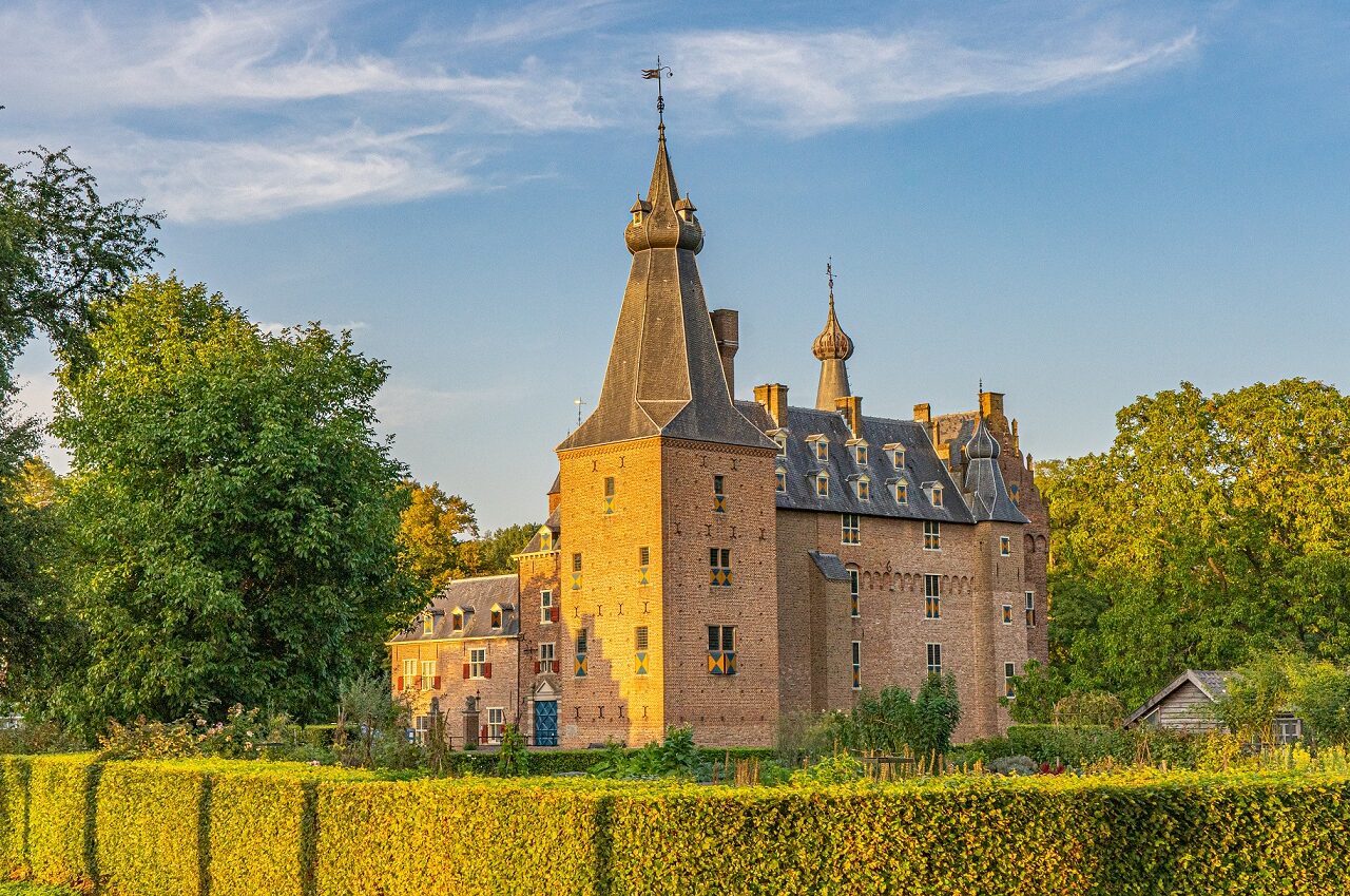 kasteel-doorwerth-met-moestuin-op-voorgrond