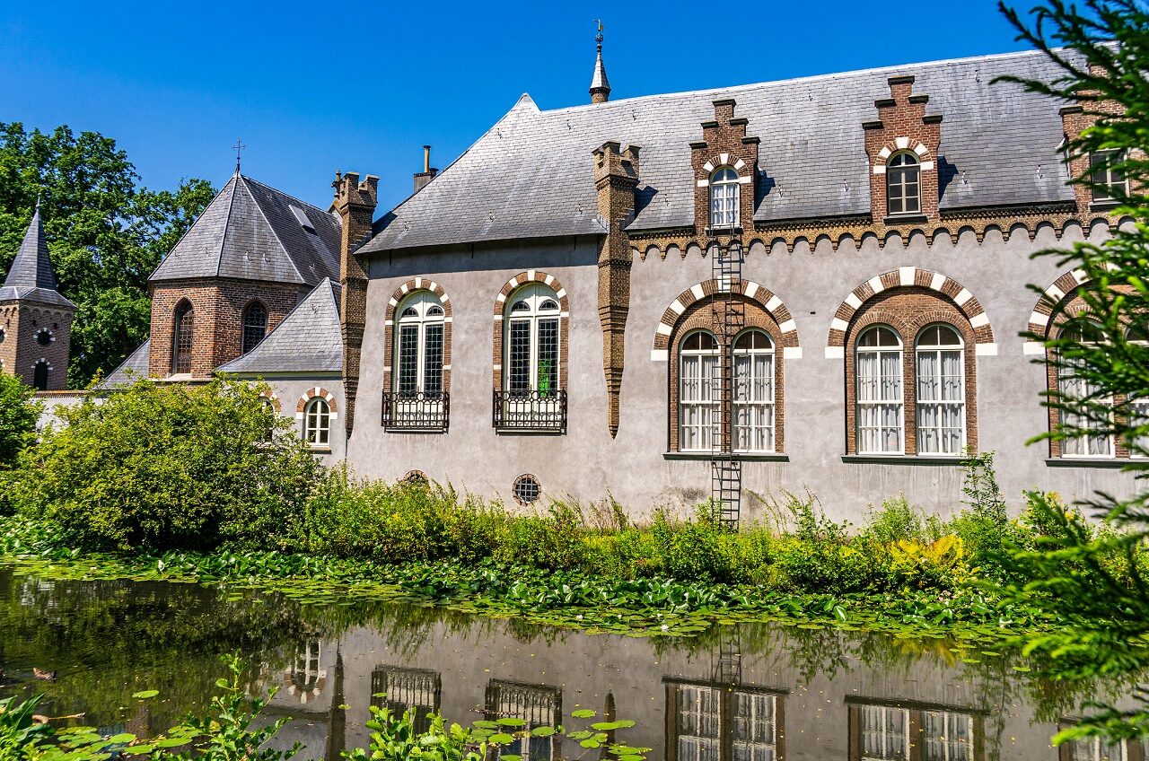 kasteel-stapelen-van-zijkant