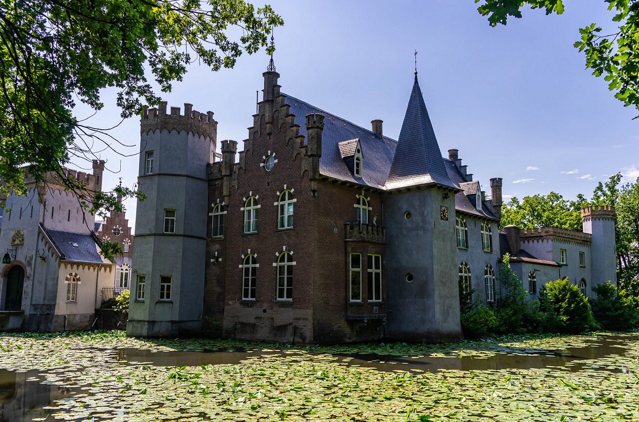 kasteel-stapelen-eromheen-wandelen