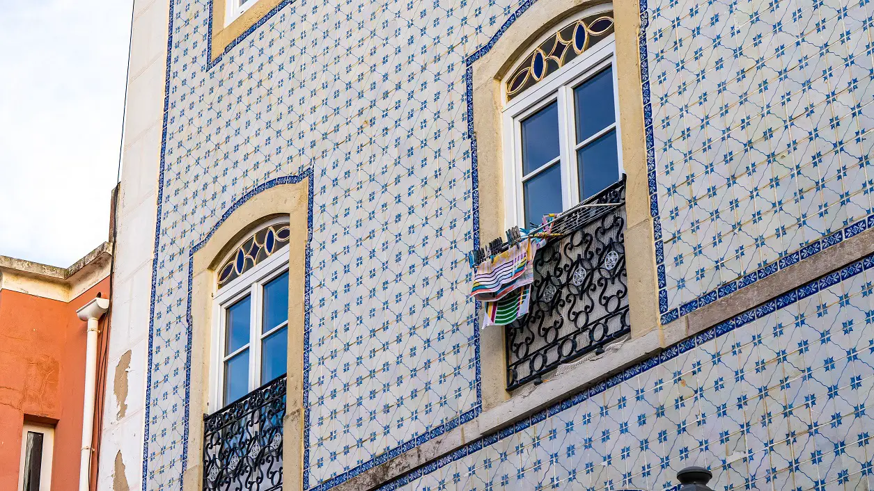 Was-en-azulejos-Lagos-in-Portugal