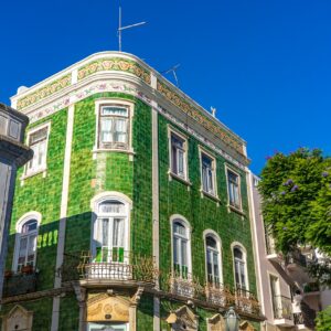 Groene-azulejos-gebouw-Lagos