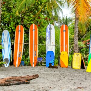 Surfboards-in-verschillende-kleuren