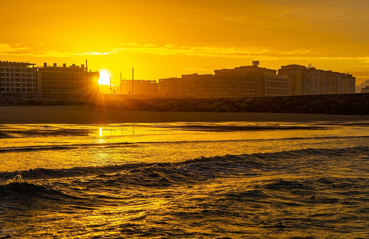 Zonsopkomst-vanaf-het-water-costa-da-caparica