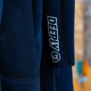 4.3-millimeter-wetsuit-herfst-surfen-Lissabon
