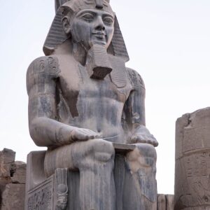 farao-beeld-luxor-tempel