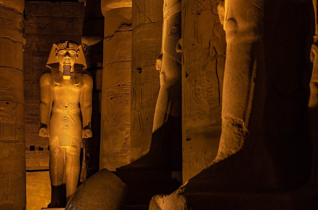 Luxor-tempel-by-night