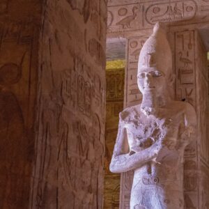 Beeld-binnen-in-tempel-Abu-simbel-Egypte