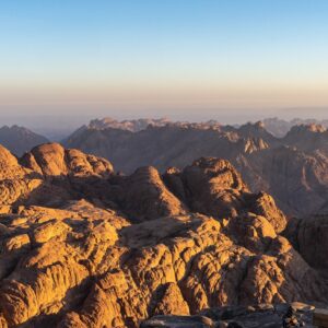 Sinaiberg-uitzicht-tijdens-zonsopkomst