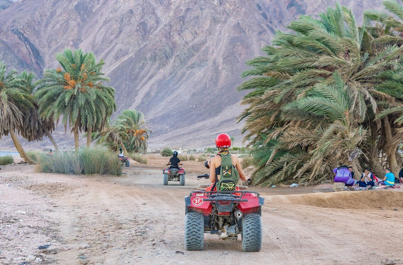 Met-vrienden-quad-rijden-Sinai-Egypte