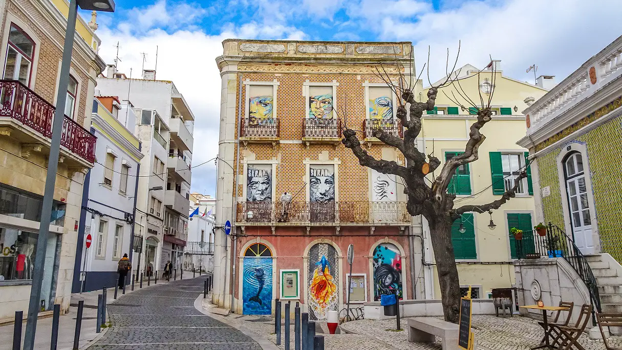 Gebouw-in-Sesimbra-Portugal