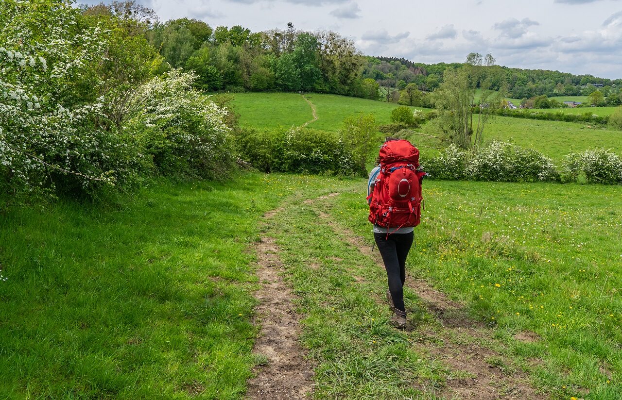 Jessica-met-rugzak-wandelen-Dutch-Mountain-Trail