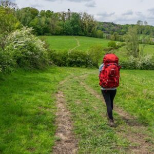 Jessica-met-rugzak-wandelen-Dutch-Mountain-Trail