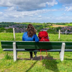Jessica-met-rugzak-Dutch-Mountain-Trail