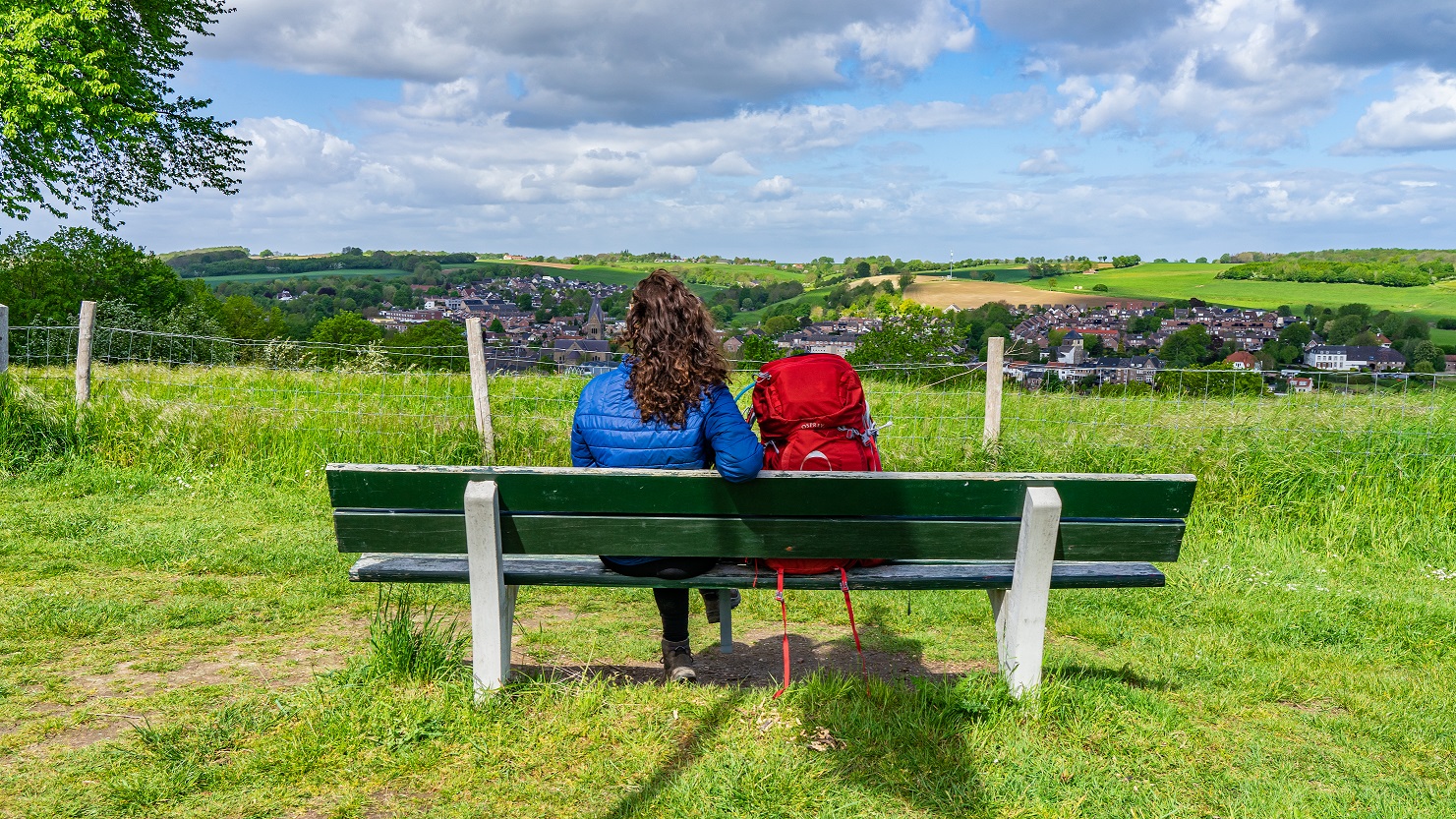 Jessica-met-rugzak-Dutch-Mountain-Trail