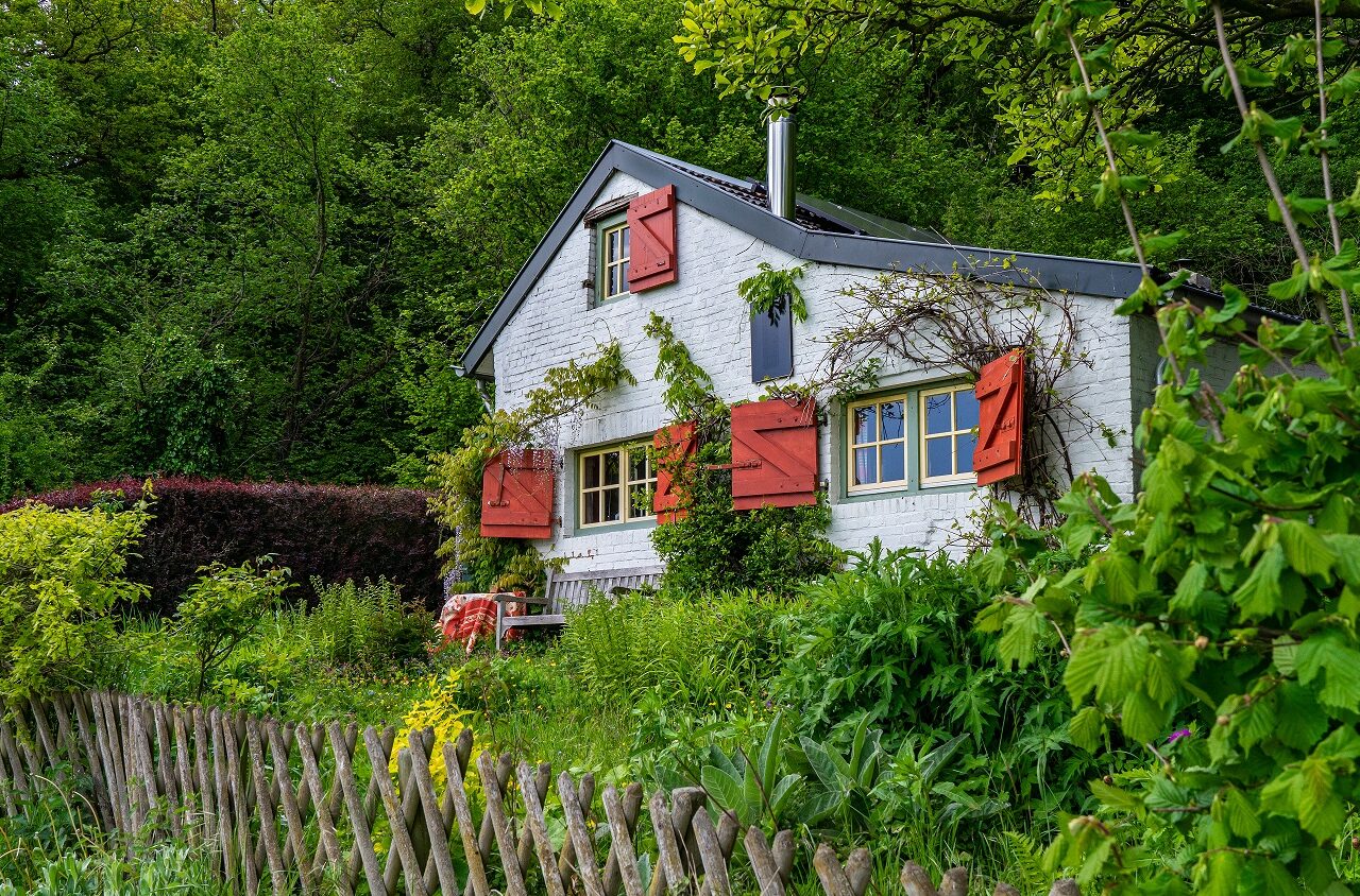 Fotogeniek-huisje-langs-wandelroute