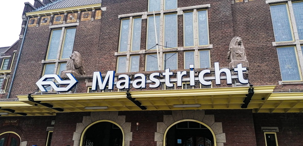 Maastricht-voorkant-station