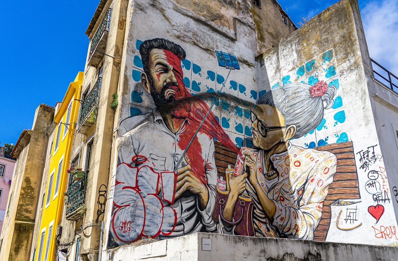 street-art-stadswandeling-in-Lissabon
