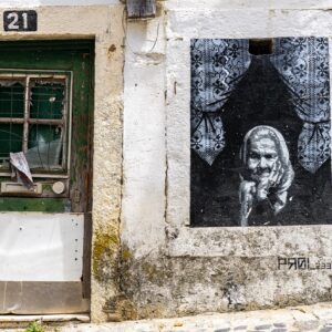 Street-art-Mouraria-in-Lissabon