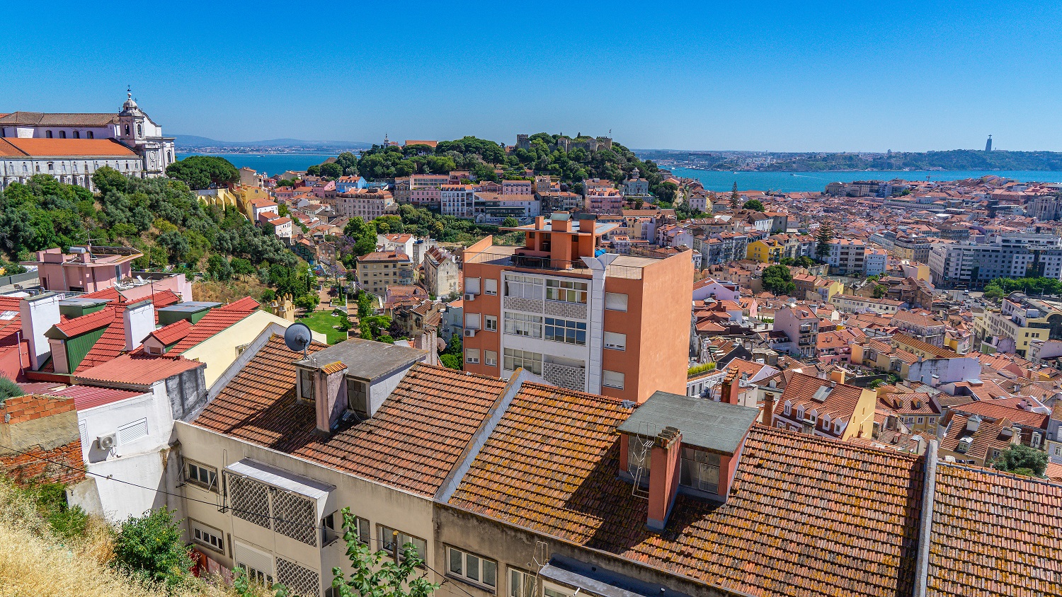 Lissabon-vanaf-miradouro-senhora-do-monte